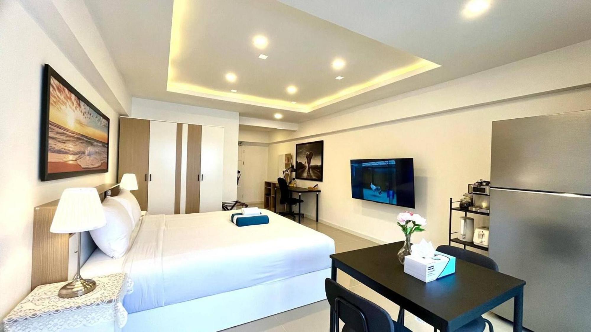 Partial Seaview On 11 Floor Near Jungceylon, Bangla Street *