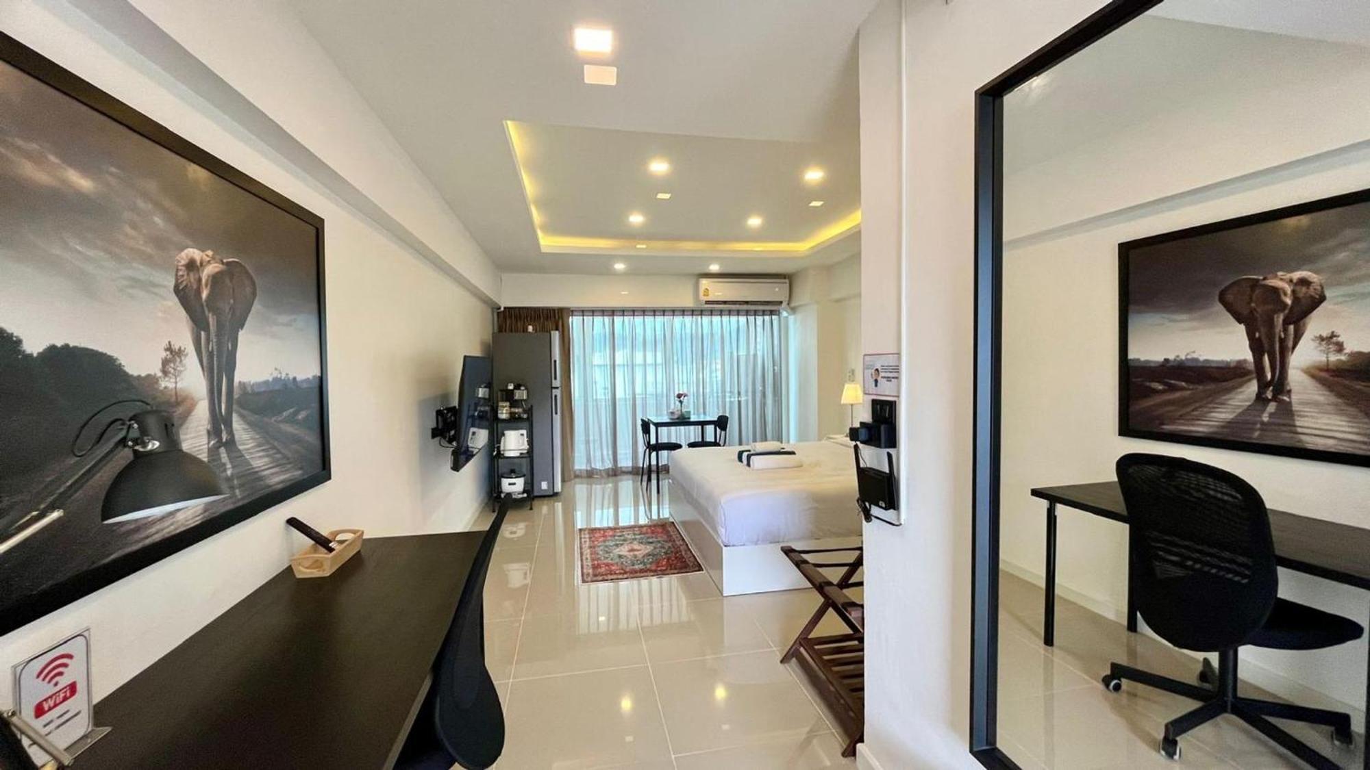 Partial Seaview On 11 Floor Near Jungceylon, Bangla Street Patong