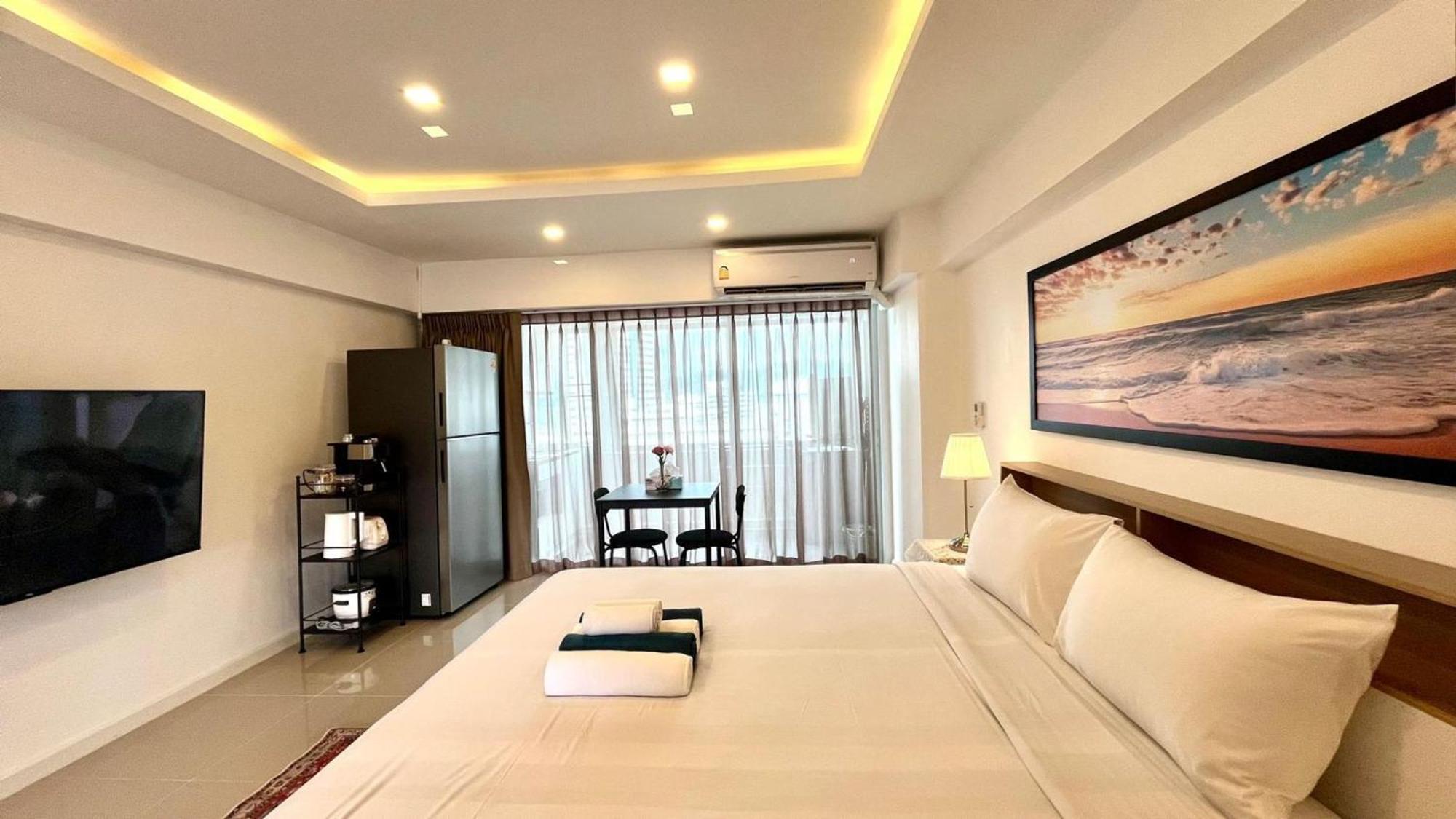 Apartment Partial Seaview On 11 Floor Near Jungceylon, Bangla Street *