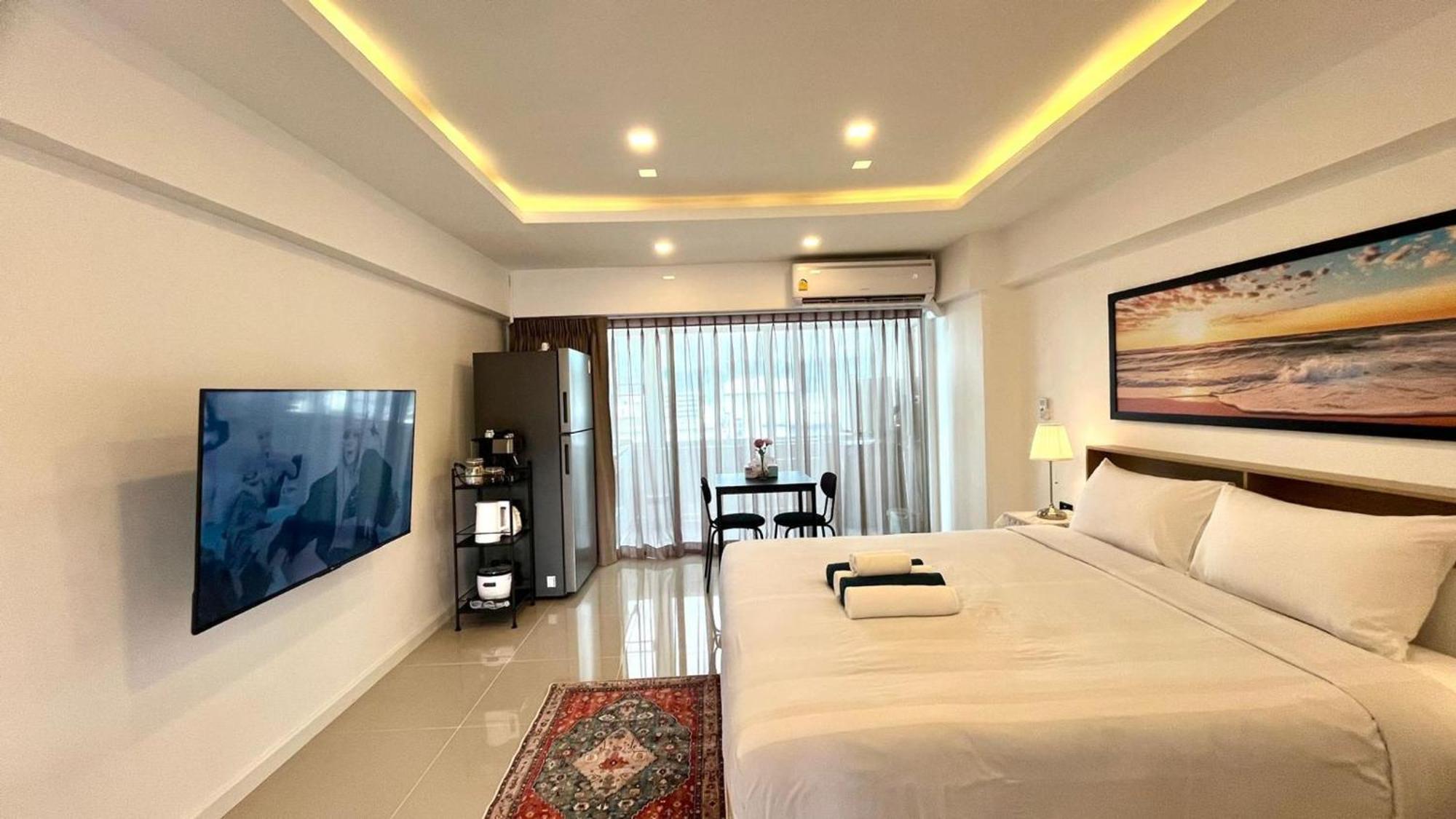 Partial Seaview On 11 Floor Near Jungceylon, Bangla Street *
