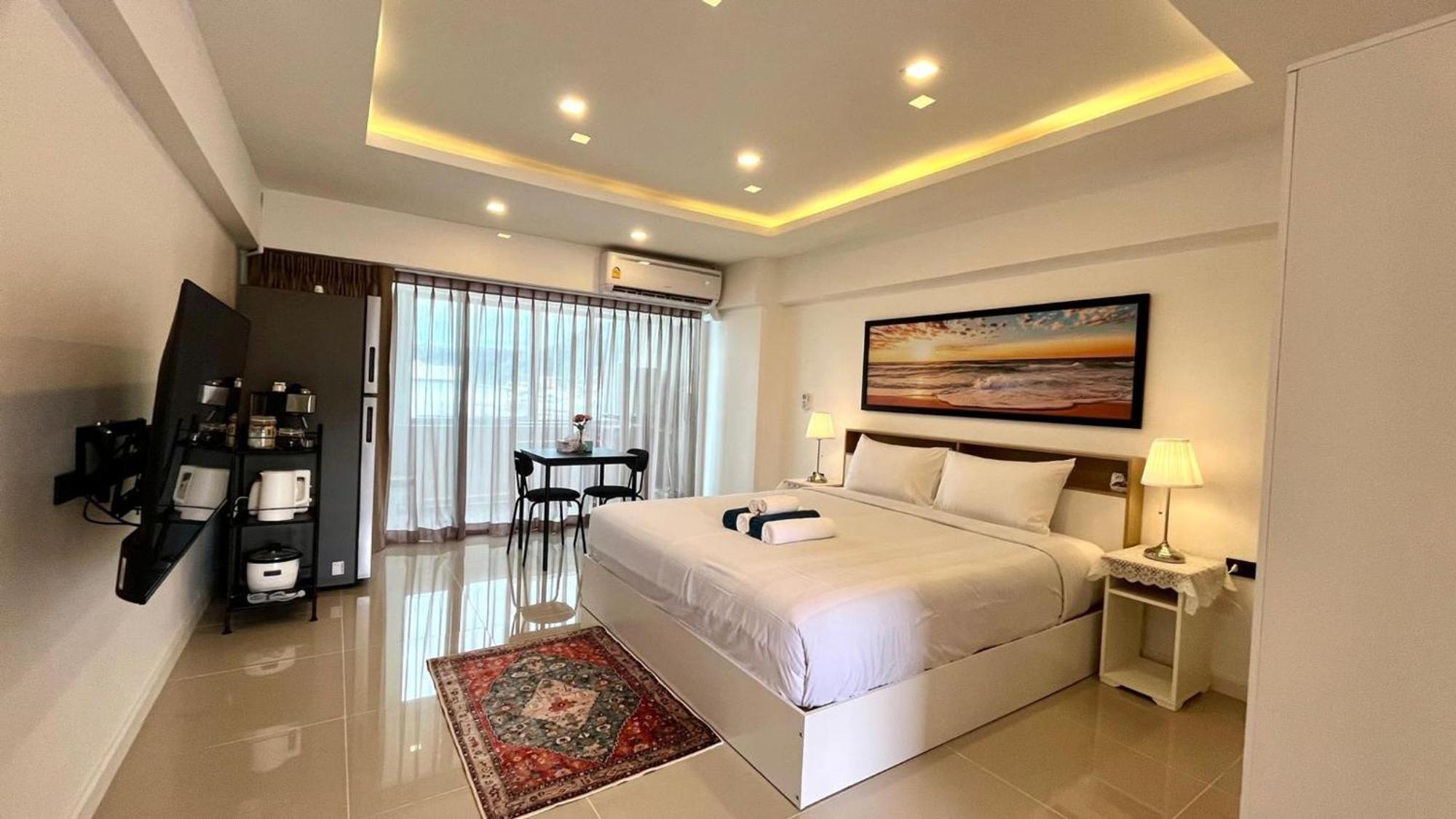 Apartment Partial Seaview On 11 Floor Near Jungceylon, Bangla Street