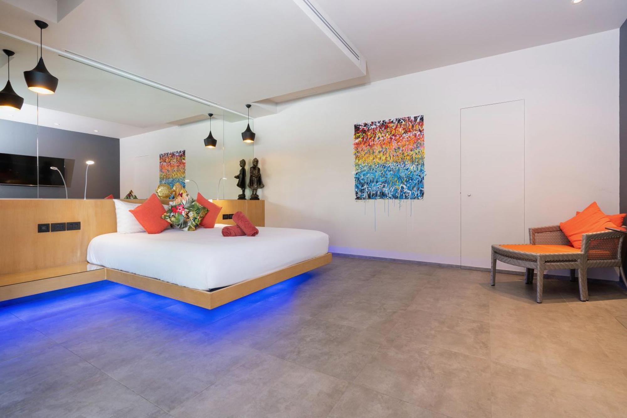Luxurious 5br Mayacol With 17m Long Pool, Naiharn Villa *
