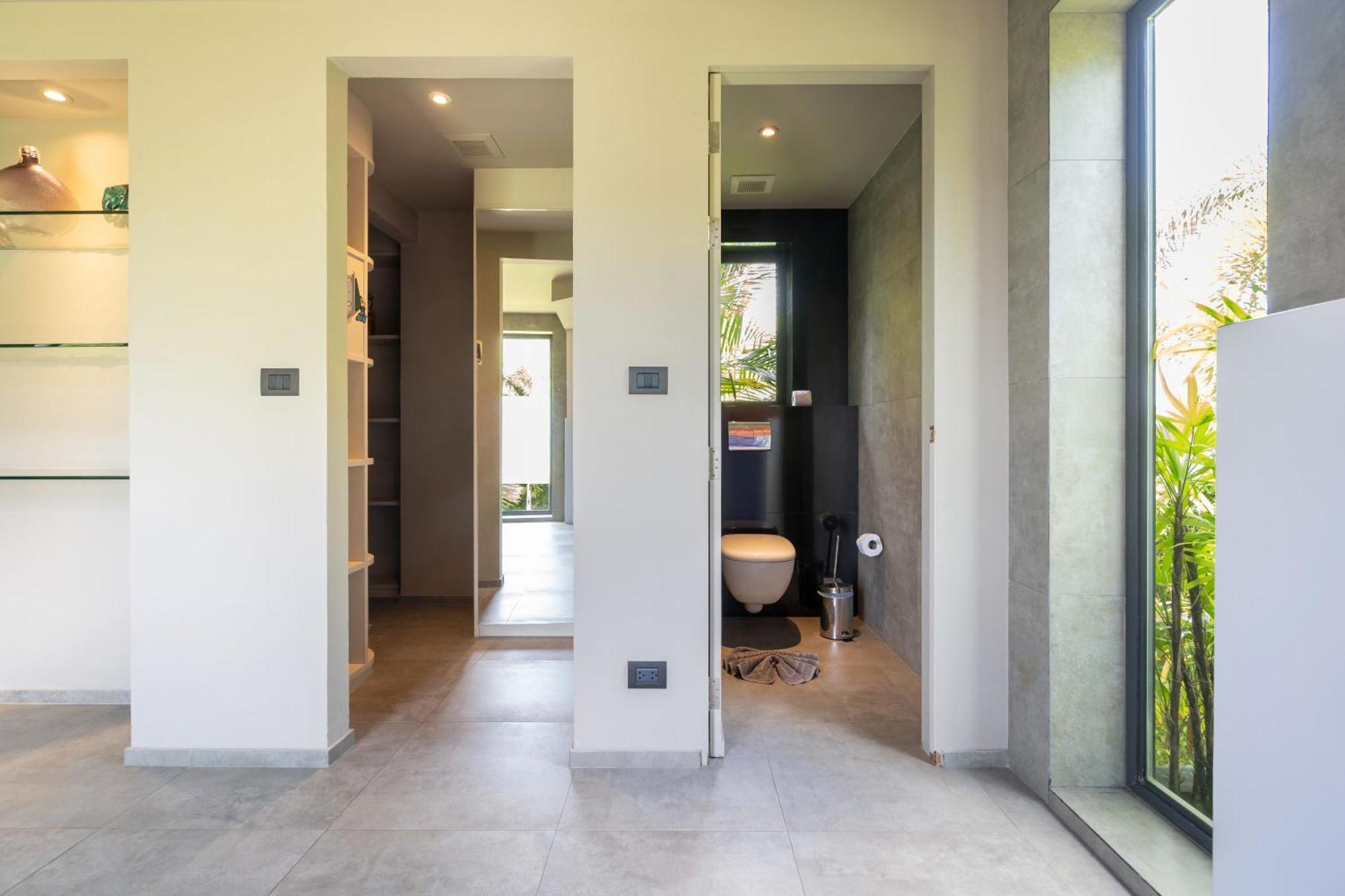 Luxurious 5br Mayacol With 17m Long Pool, Naiharn Rawai
