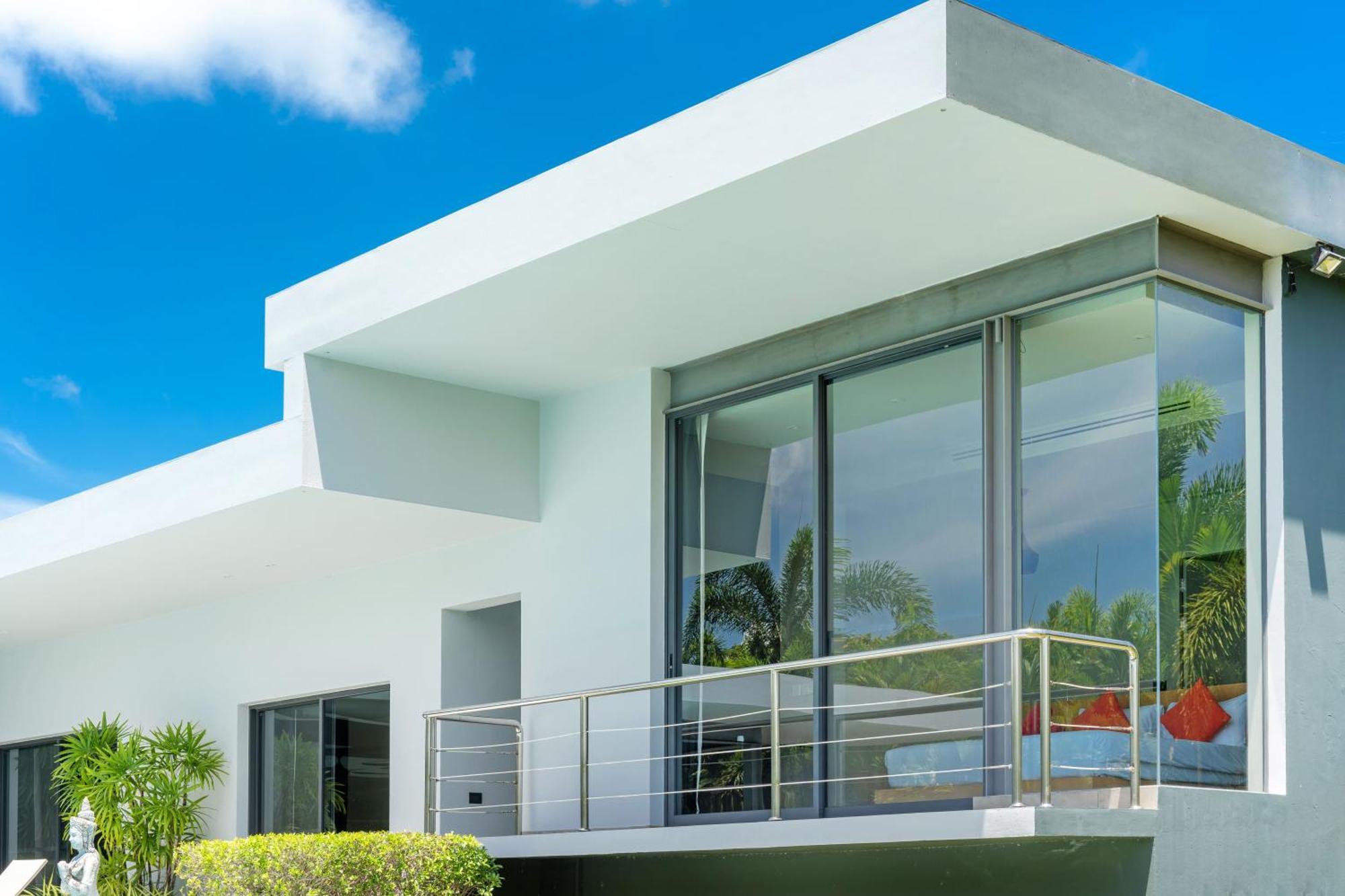 Luxurious 5br Mayacol With 17m Long Pool, Naiharn Villa