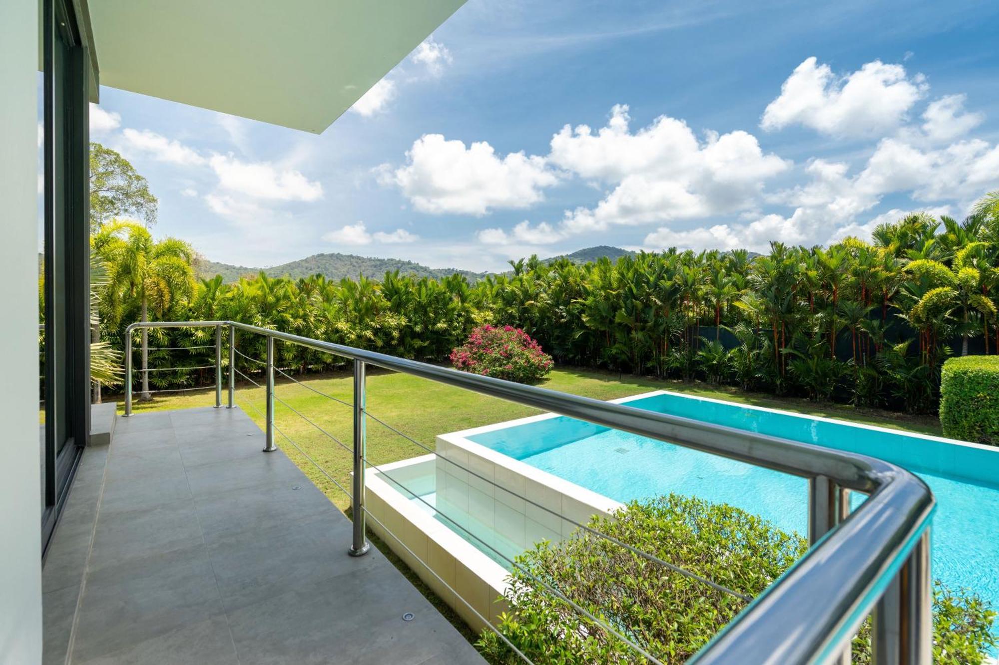 Luxurious 5br Mayacol With 17m Long Pool, Naiharn Rawai