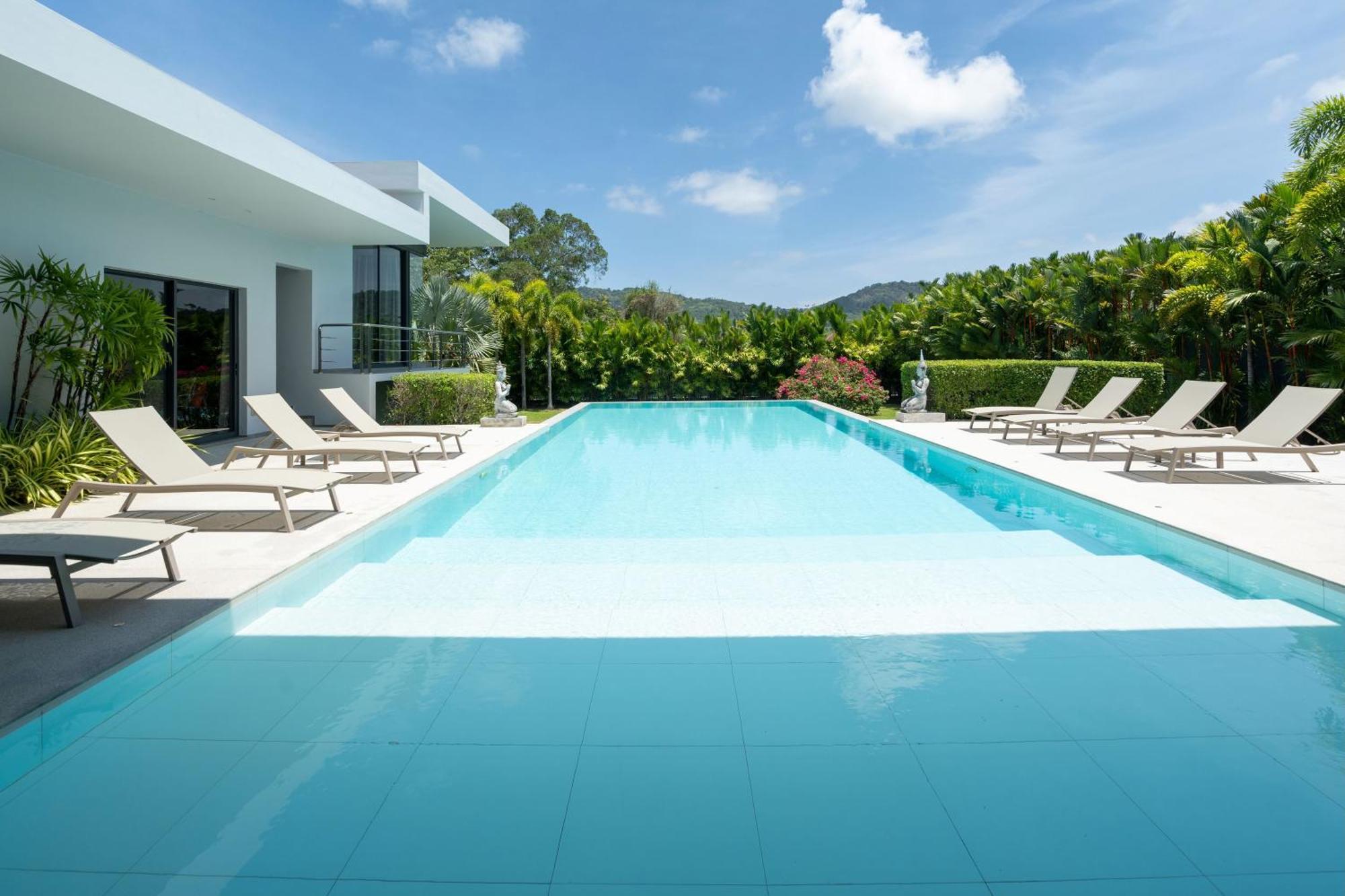 Luxurious 5br Mayacol With 17m Long Pool, Naiharn Villa *