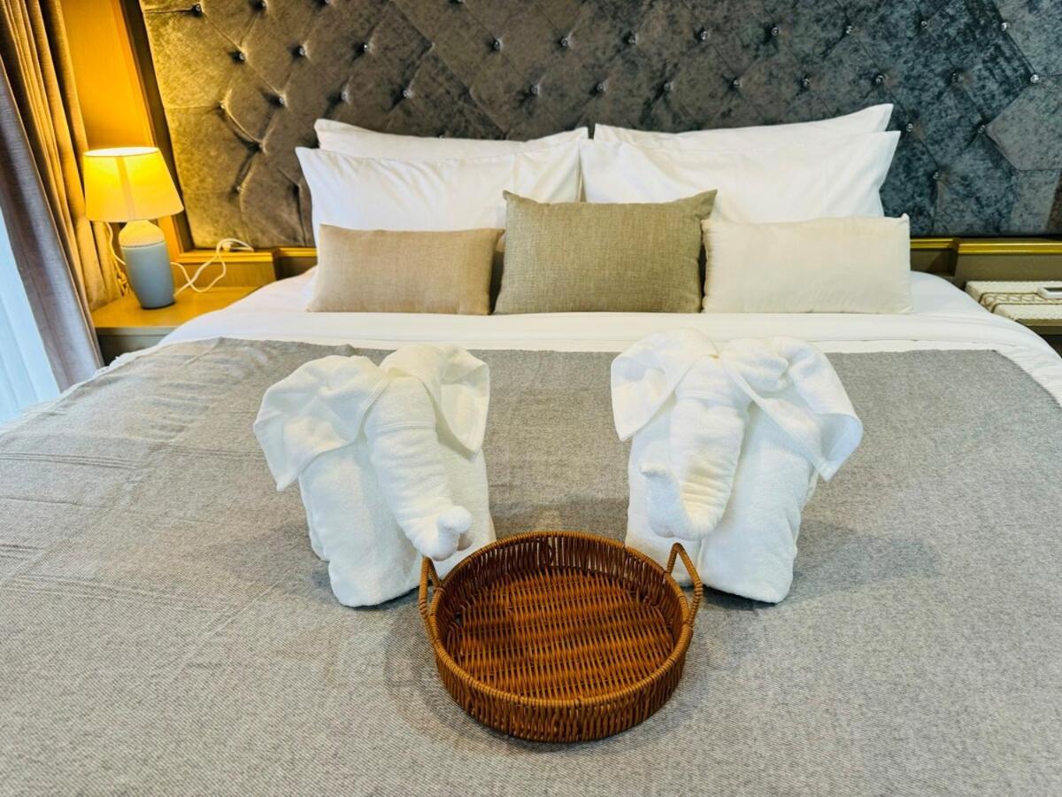 Apartment Rooftop Pool Luxury With Bathtub And Sofa Bed Big Balcony *