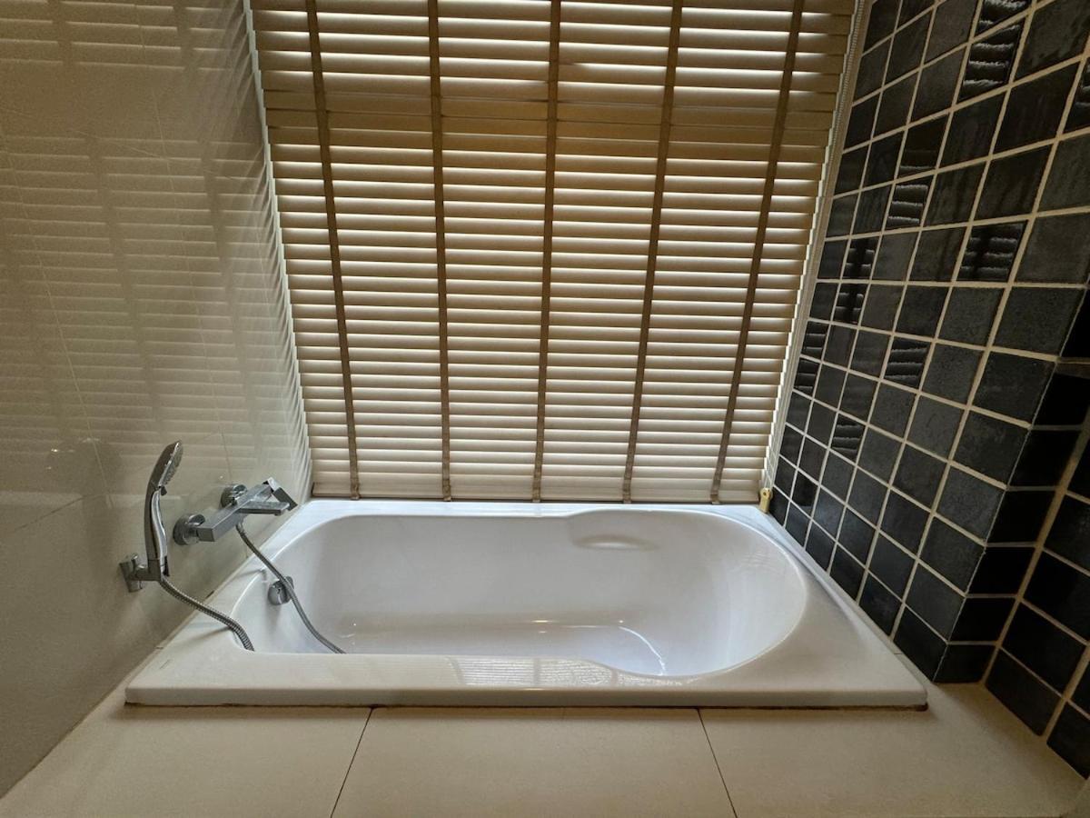 Apartment Rooftop Pool Luxury With Bathtub And Sofa Bed Big Balcony *
