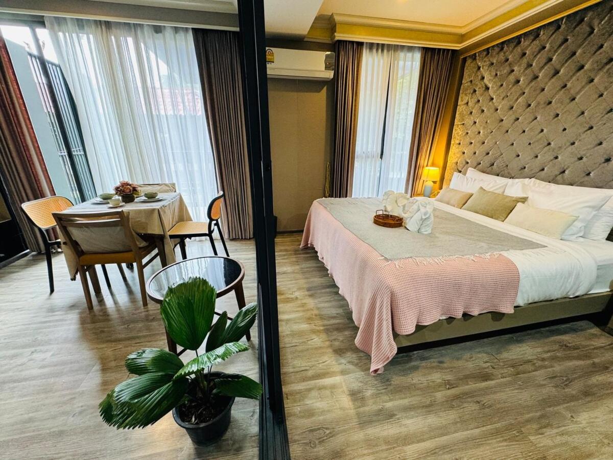 Apartment Rooftop Pool Luxury With Bathtub And Sofa Bed Big Balcony