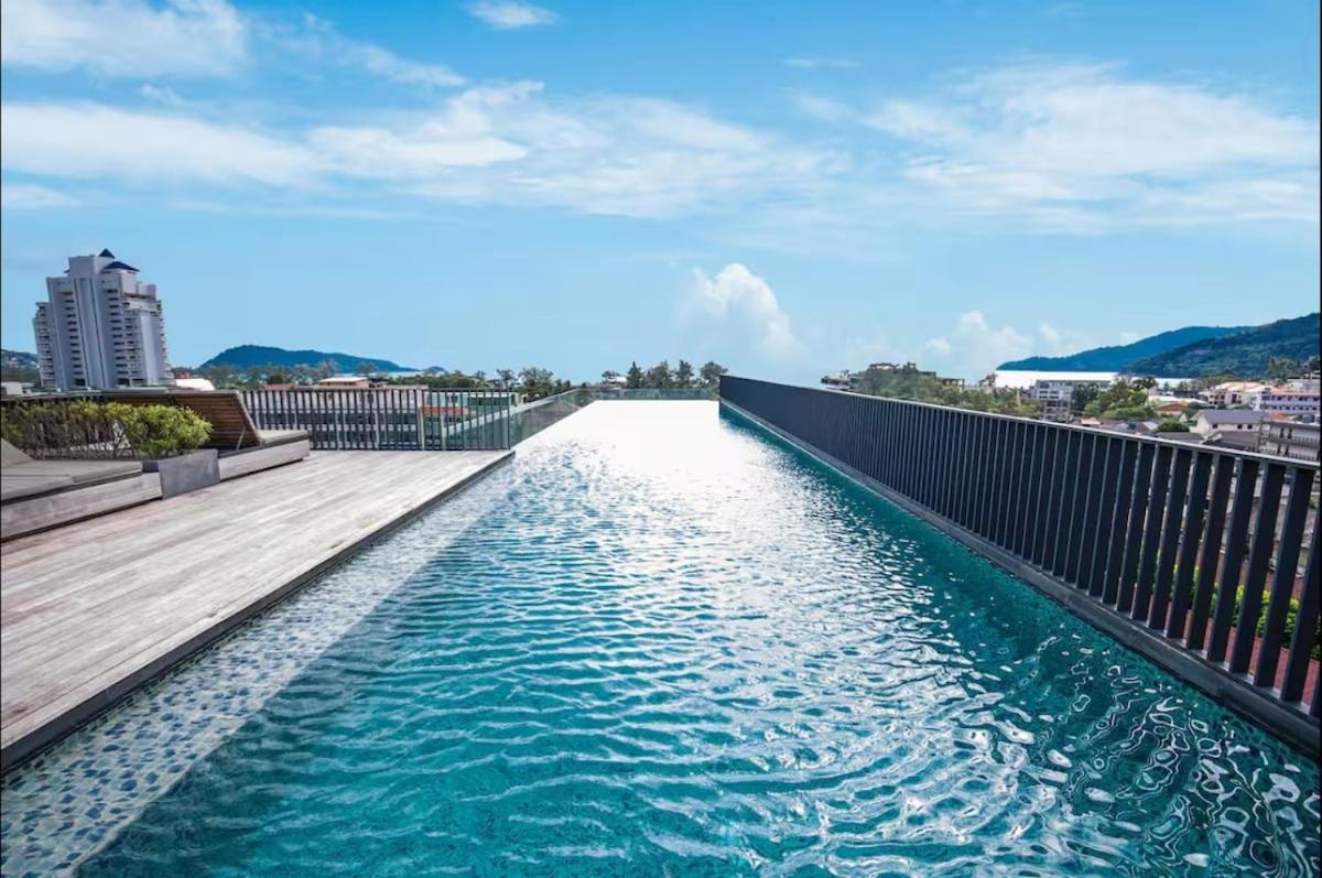 Rooftop Pool Luxury With Bathtub And Sofa Bed Big Balcony