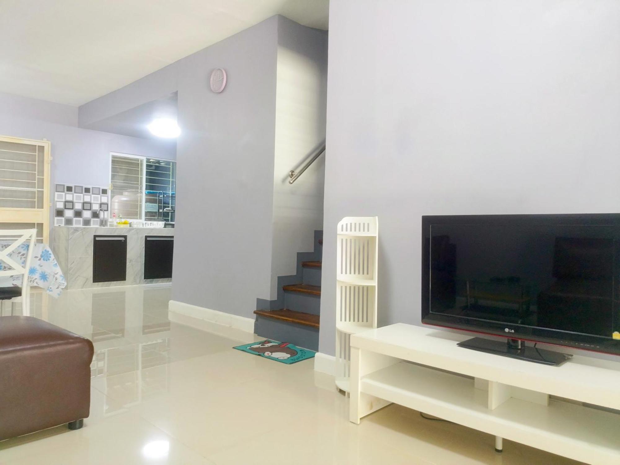 Private In A Shared House Phuket *