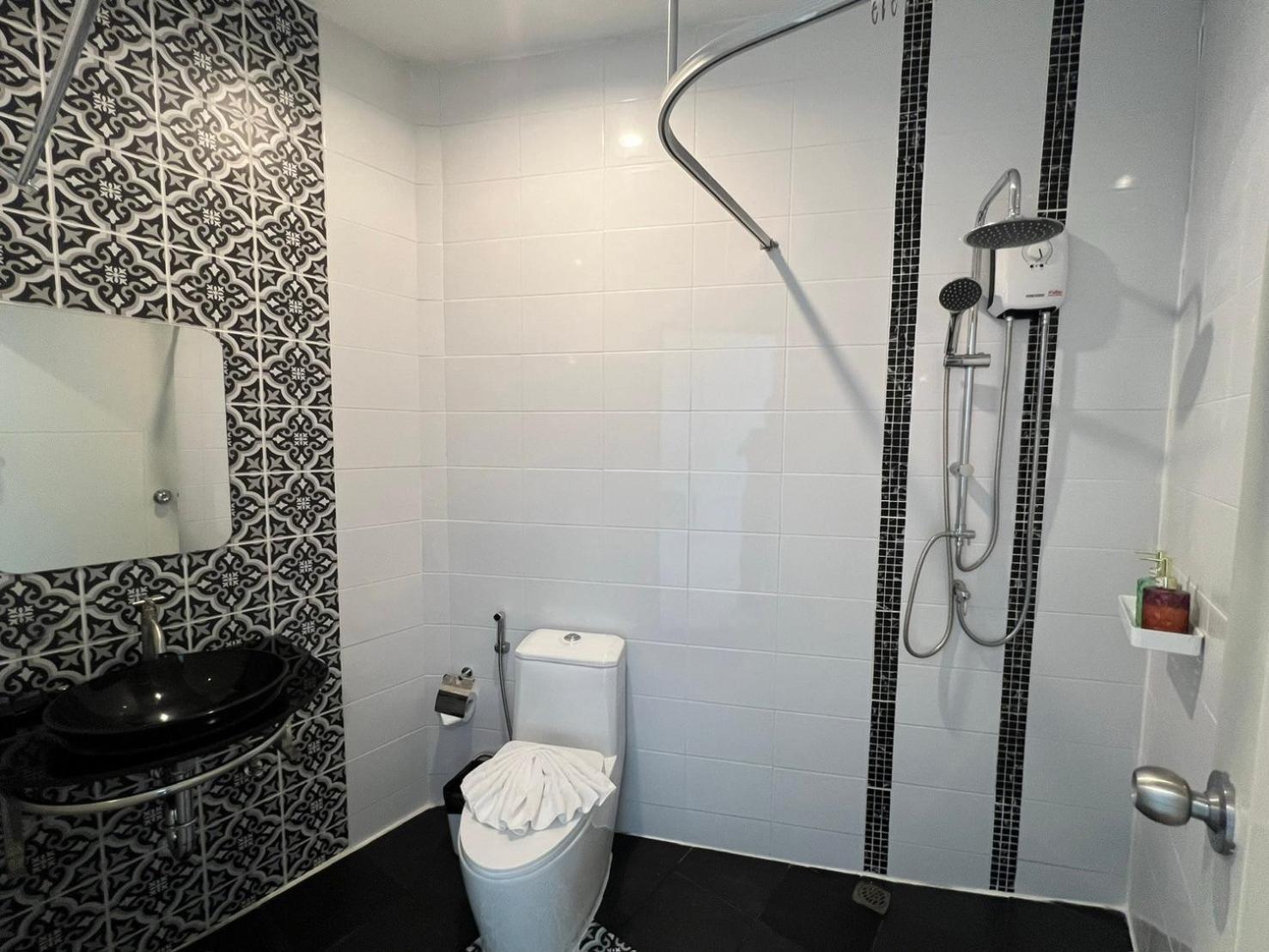 Hotel Chanakarn Pool Access Rawai Phuket