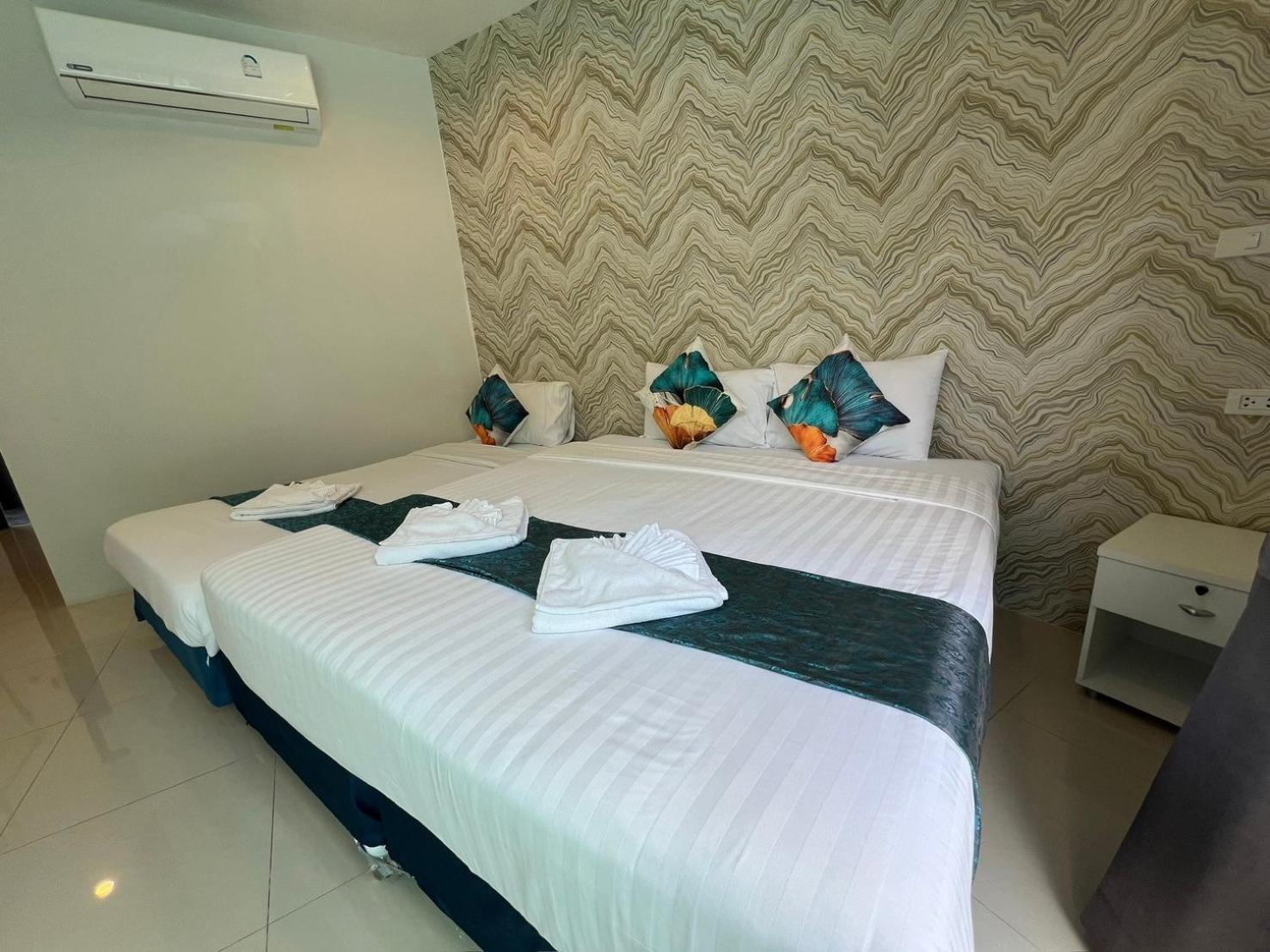Hotel Chanakarn Pool Access Rawai