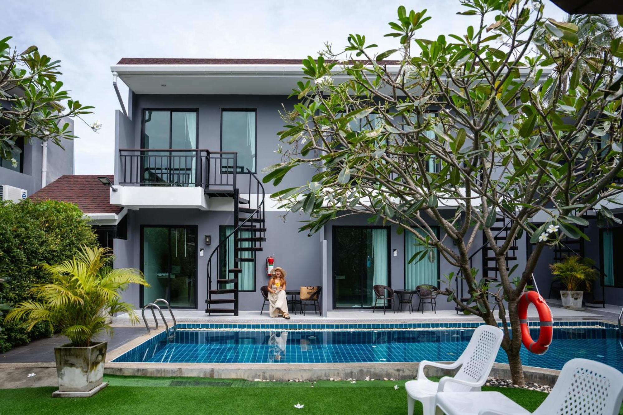 Hotel Chanakarn Pool Access Rawai