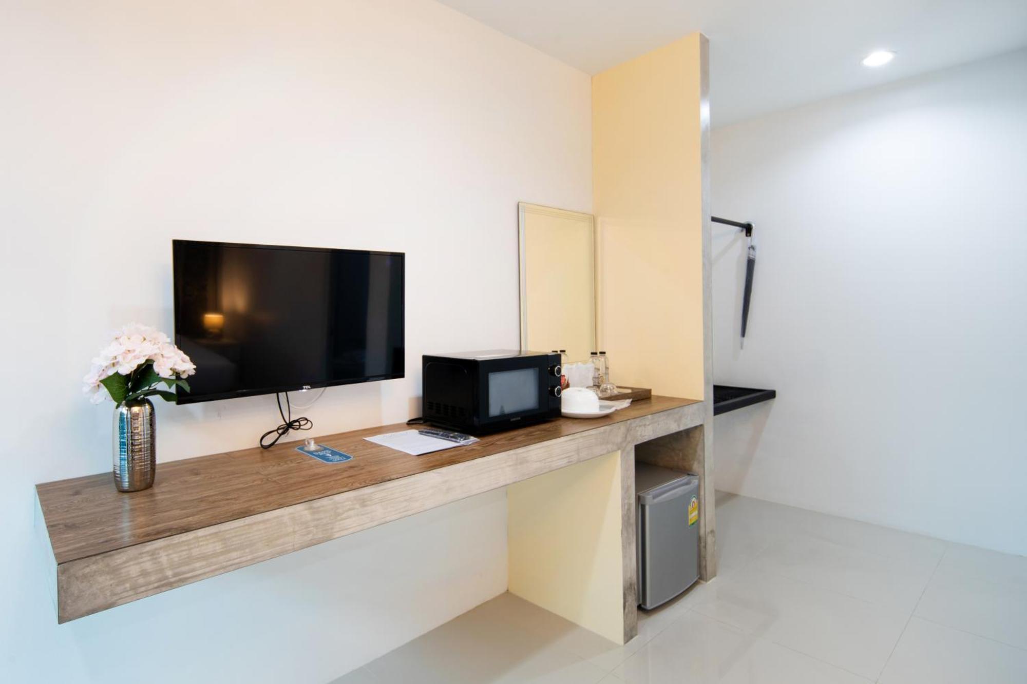 Hotel Chanakarn Pool Access Rawai 4*