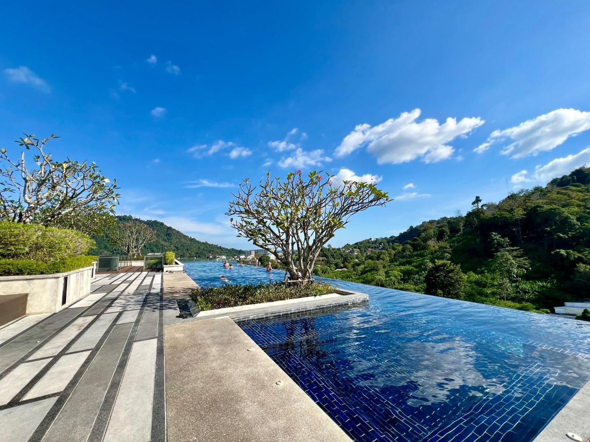 1bedroom With Rooftop Infinity Pool - The Base Height Phuket Apartment