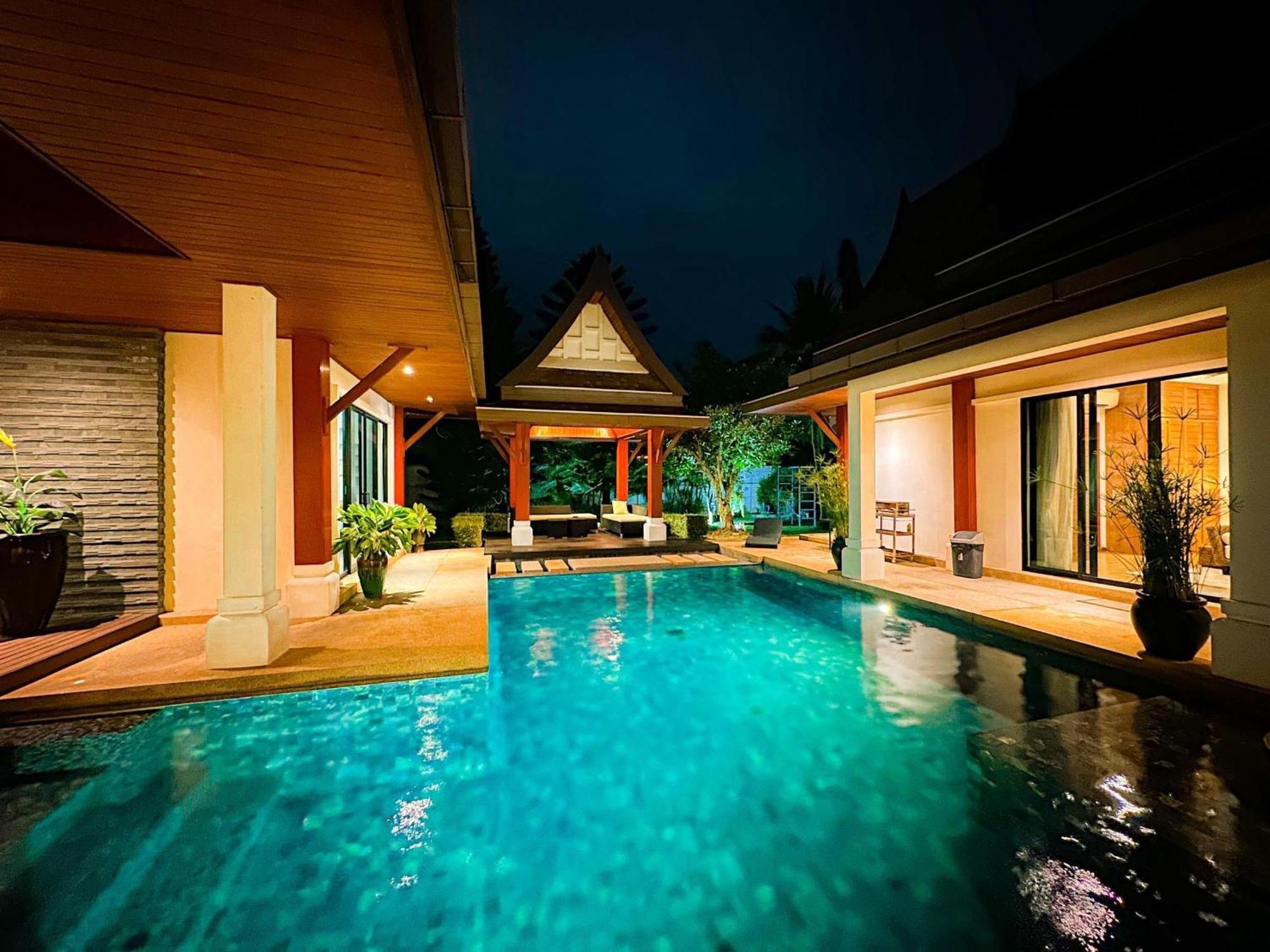 Vila Champagne Pool *