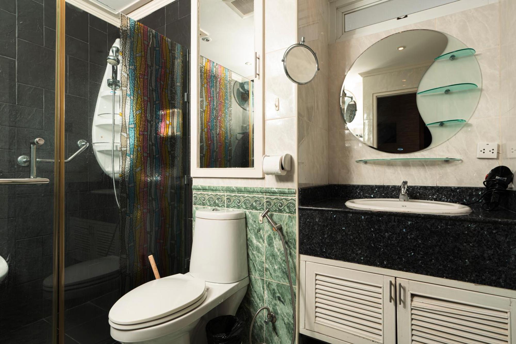 Luxurious Oceanview Living In Phuket Apartment *