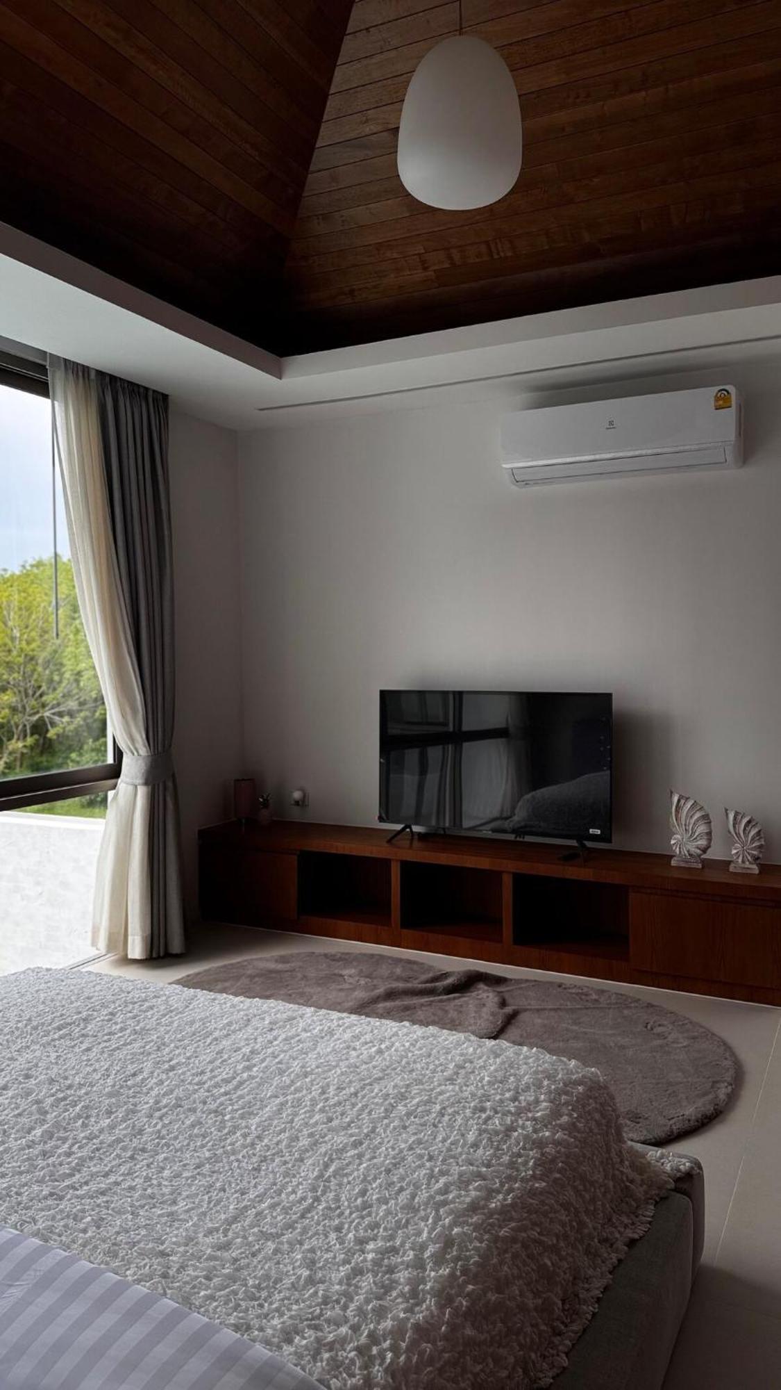 Lux Pride 3 Bedroom Phuket Bang-tao Villa