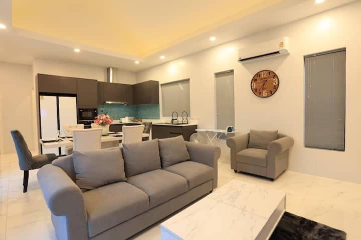 V150 5-star Perfect For Relaxation &comfort Ban Saiyuan