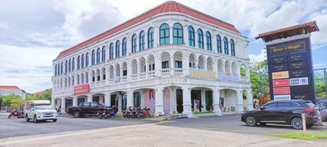 Fell At In Phuket Villa Ban Sam Kong