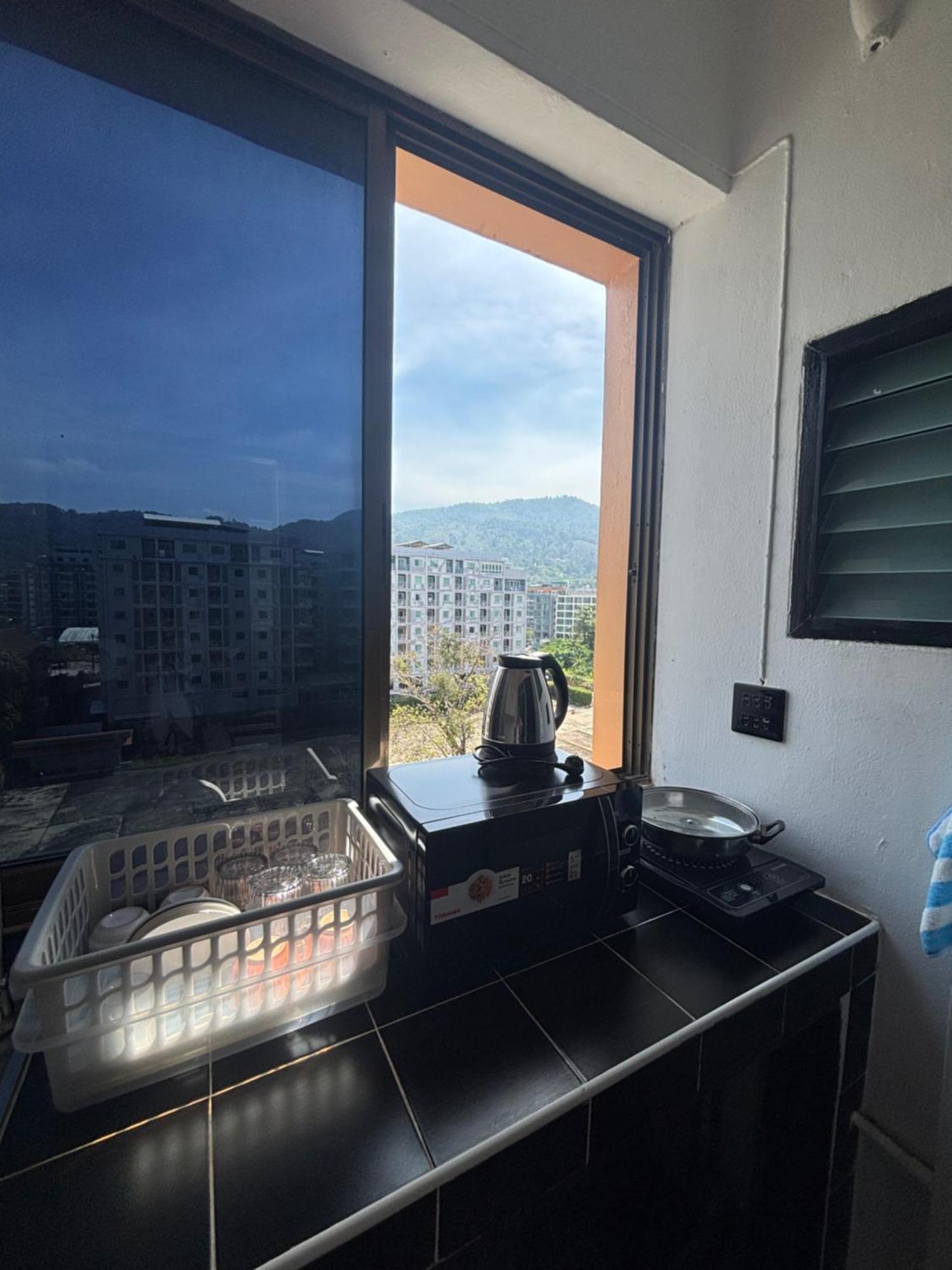 Apartment Monkey 7 *