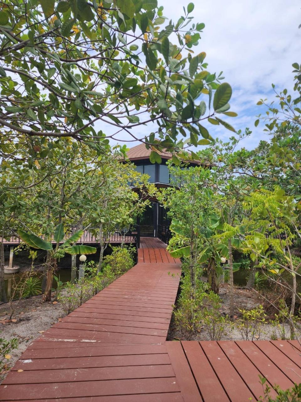 The Secret Lagoon 3*