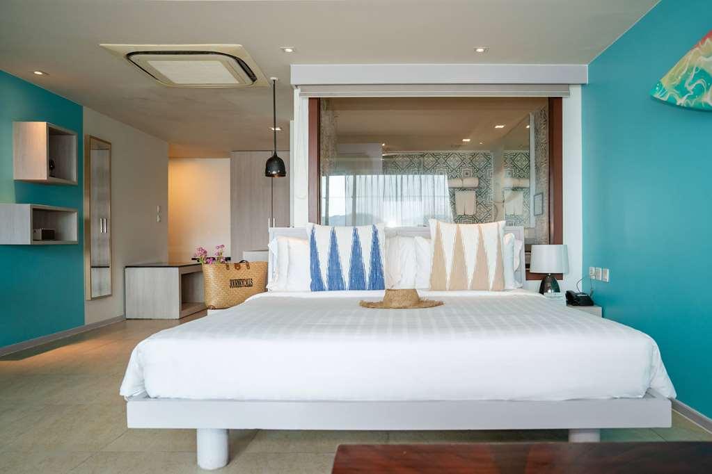 Hotel Zenmaya Oceanfront Phuket