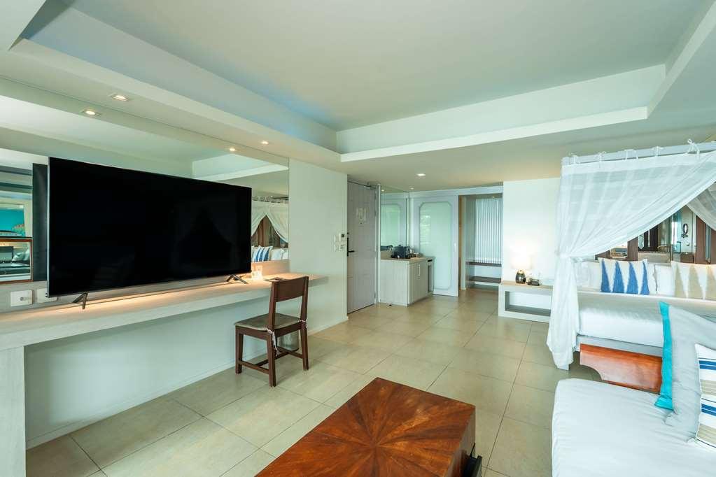 Hotel Zenmaya Oceanfront Phuket