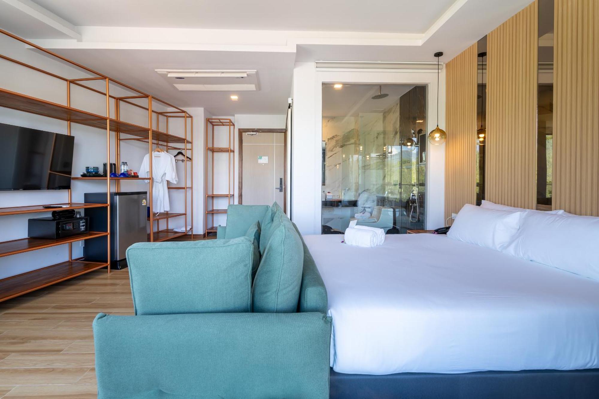 Hotel The Blue Chalong