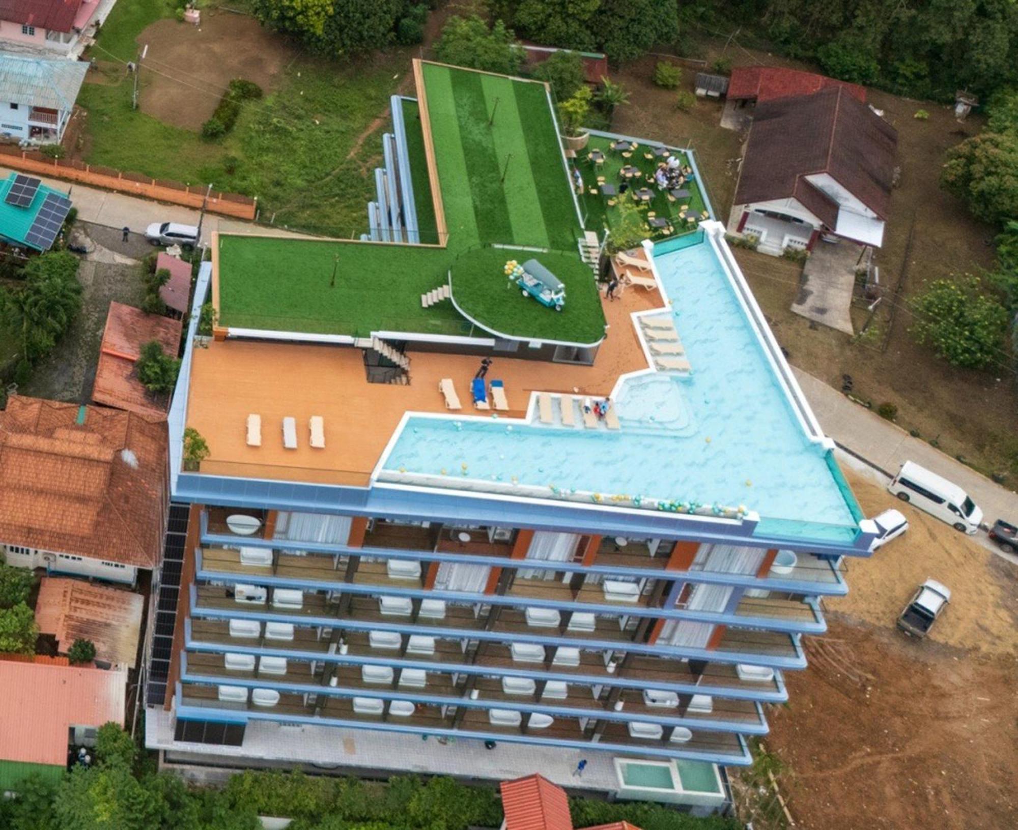 The Blue Hotel 3*