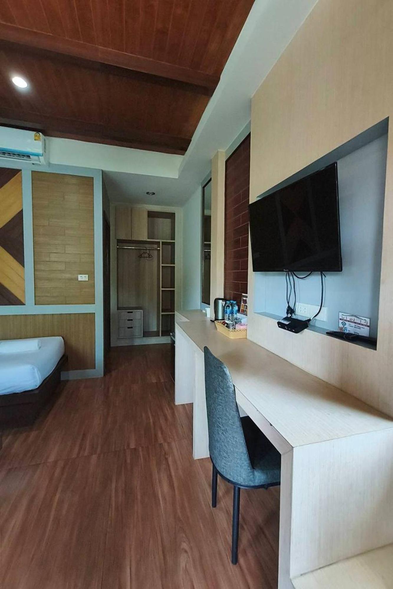 Thalang Resort *