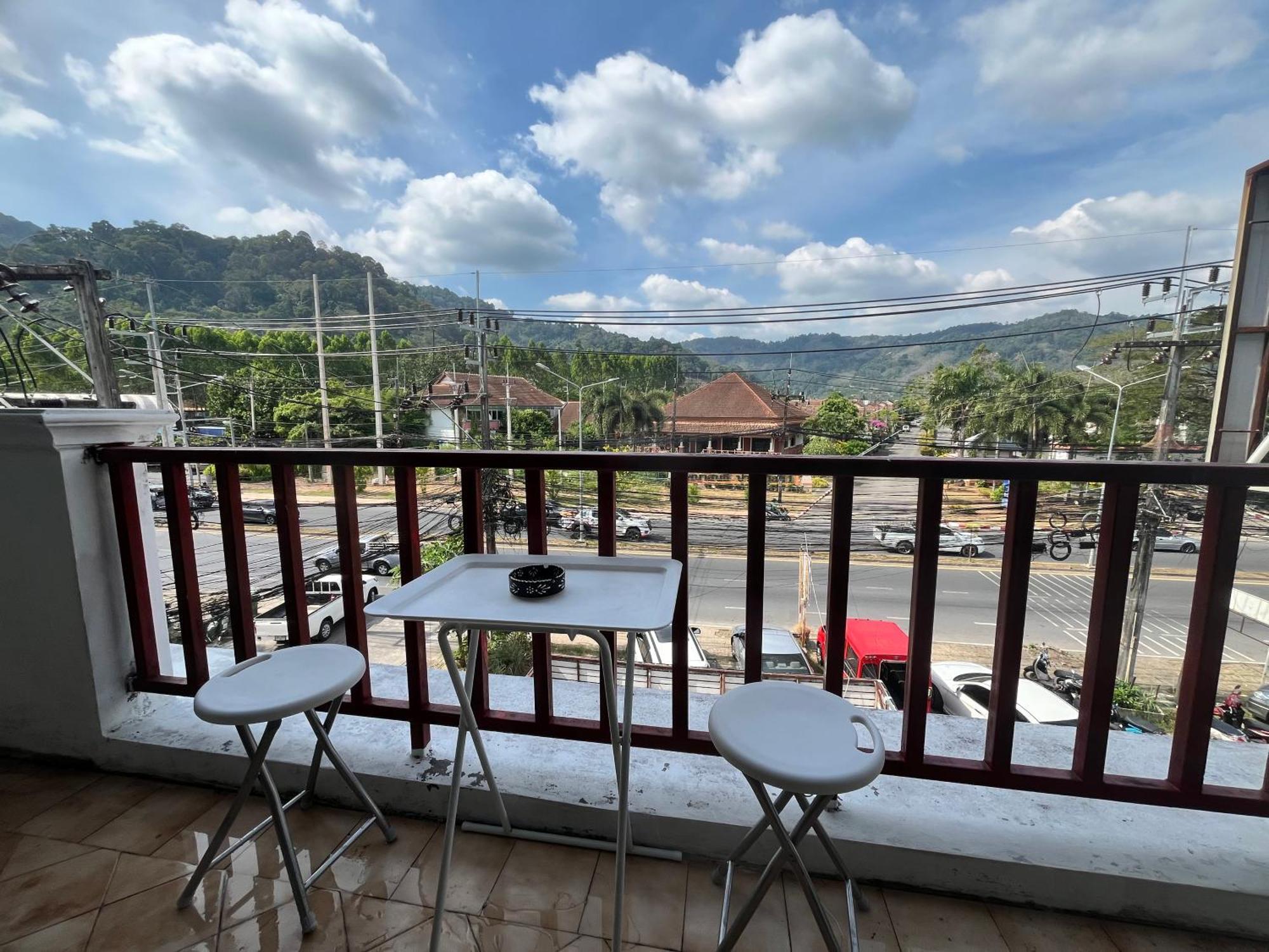 84 Bar & Apartment *