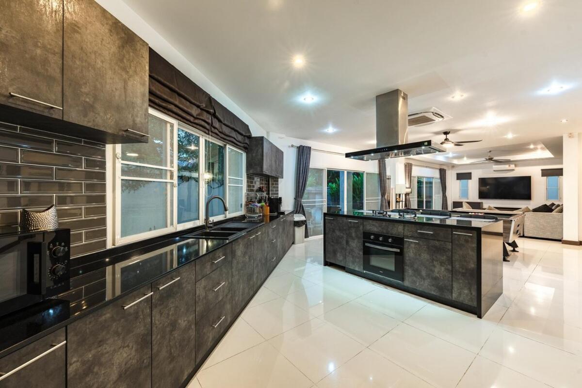 V161 4br Heart Of Rawai, Large Pool , Pool Table *