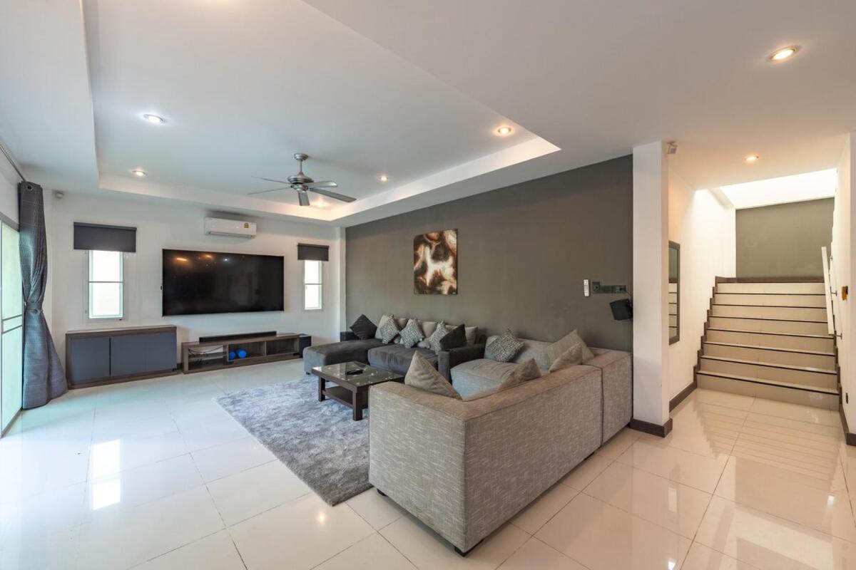 V161 4br Heart Of Rawai, Large Pool , Pool Table Villa