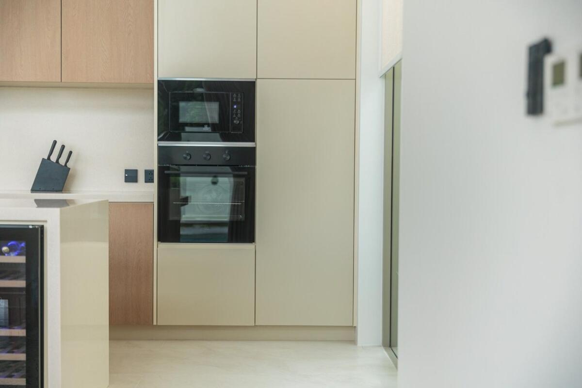 Ultra Modern Spacious *