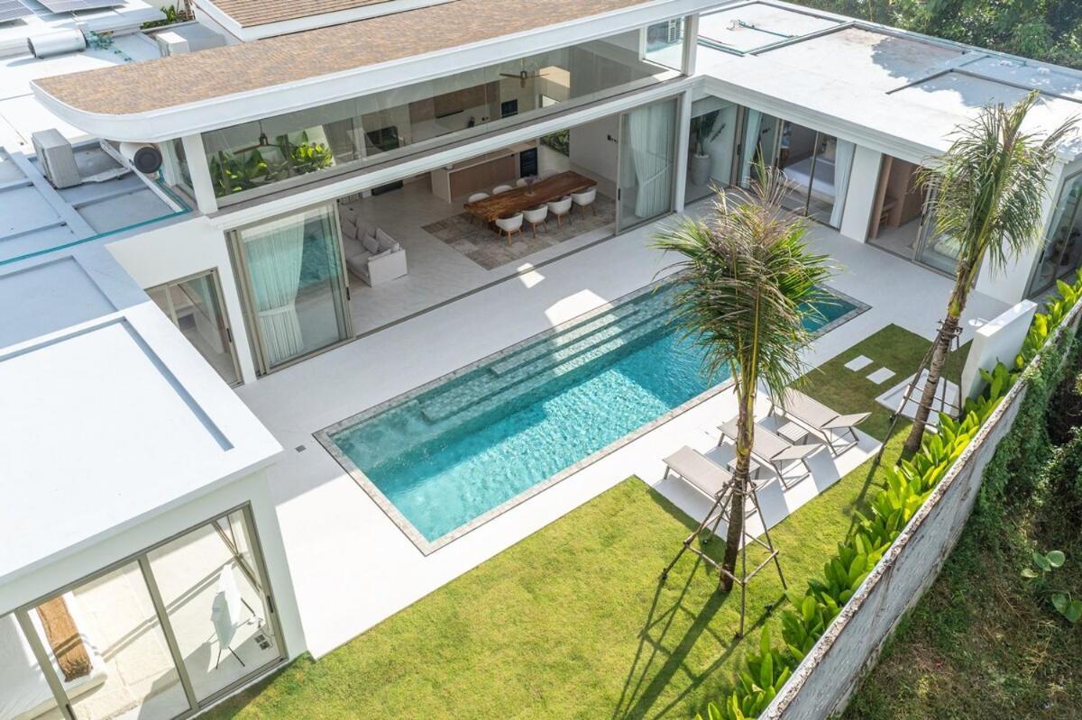 Ultra Modern Spacious *
