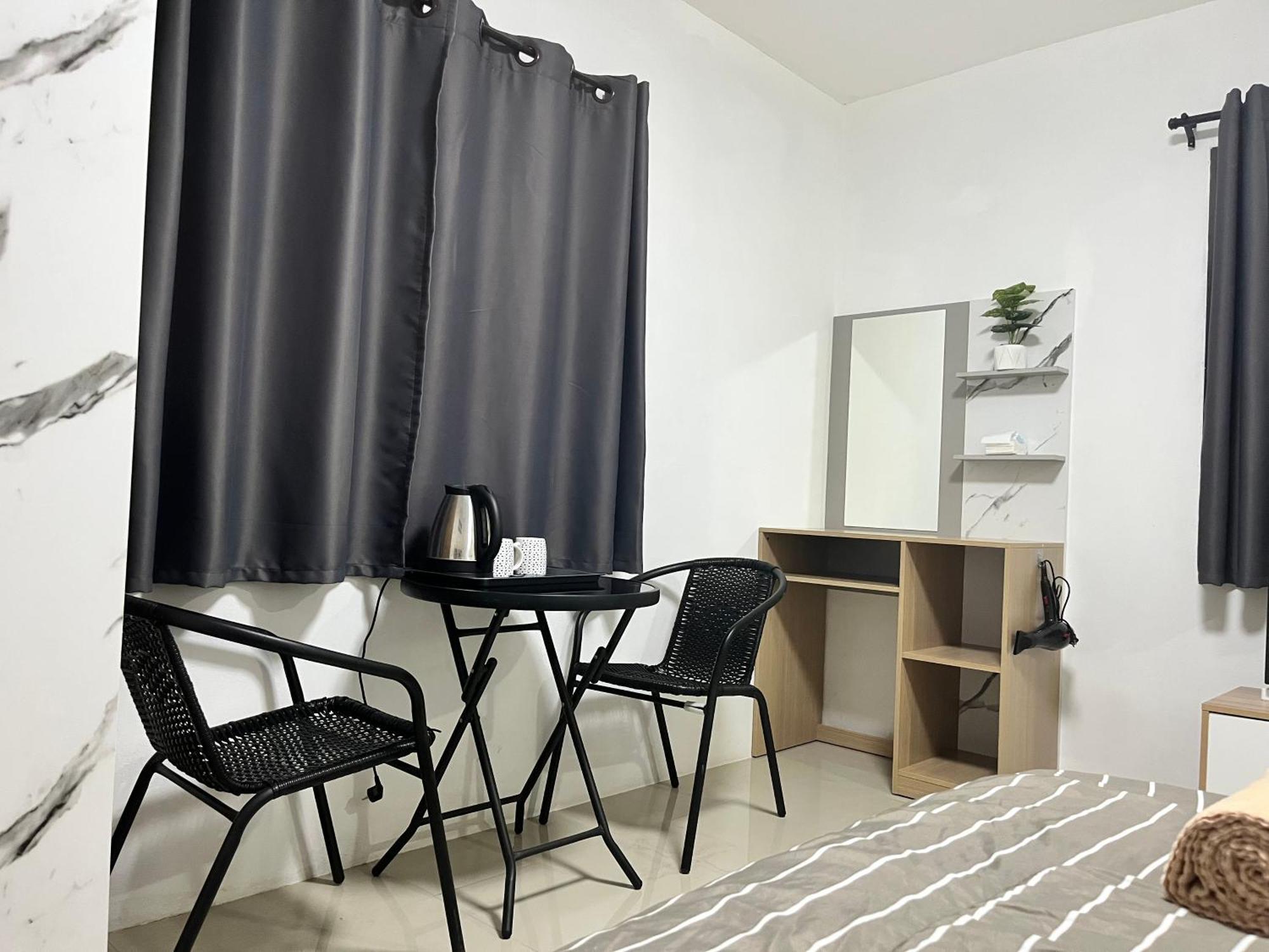 84 Bar & Apartment *