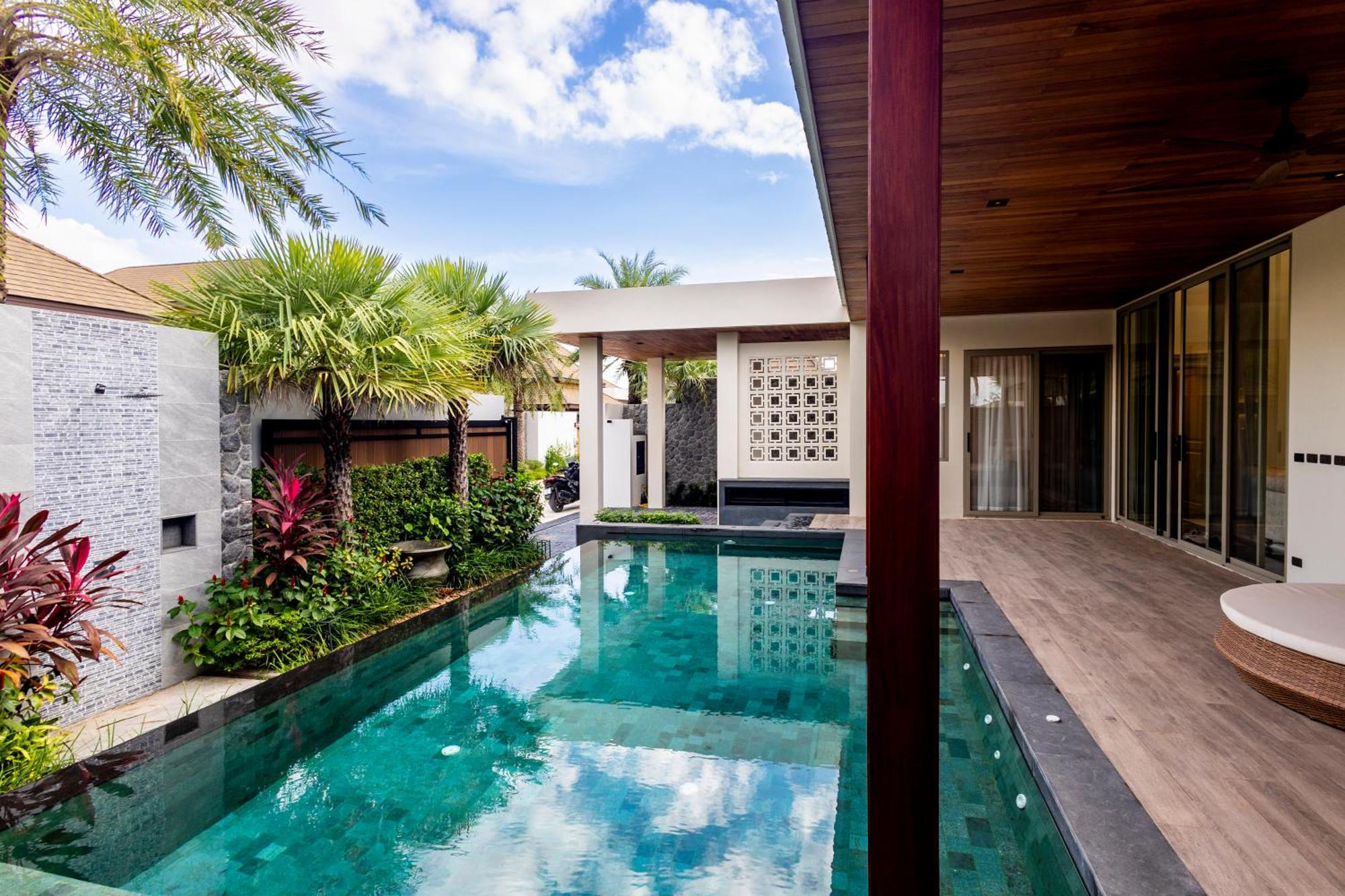 Gold Chariot Pool *
