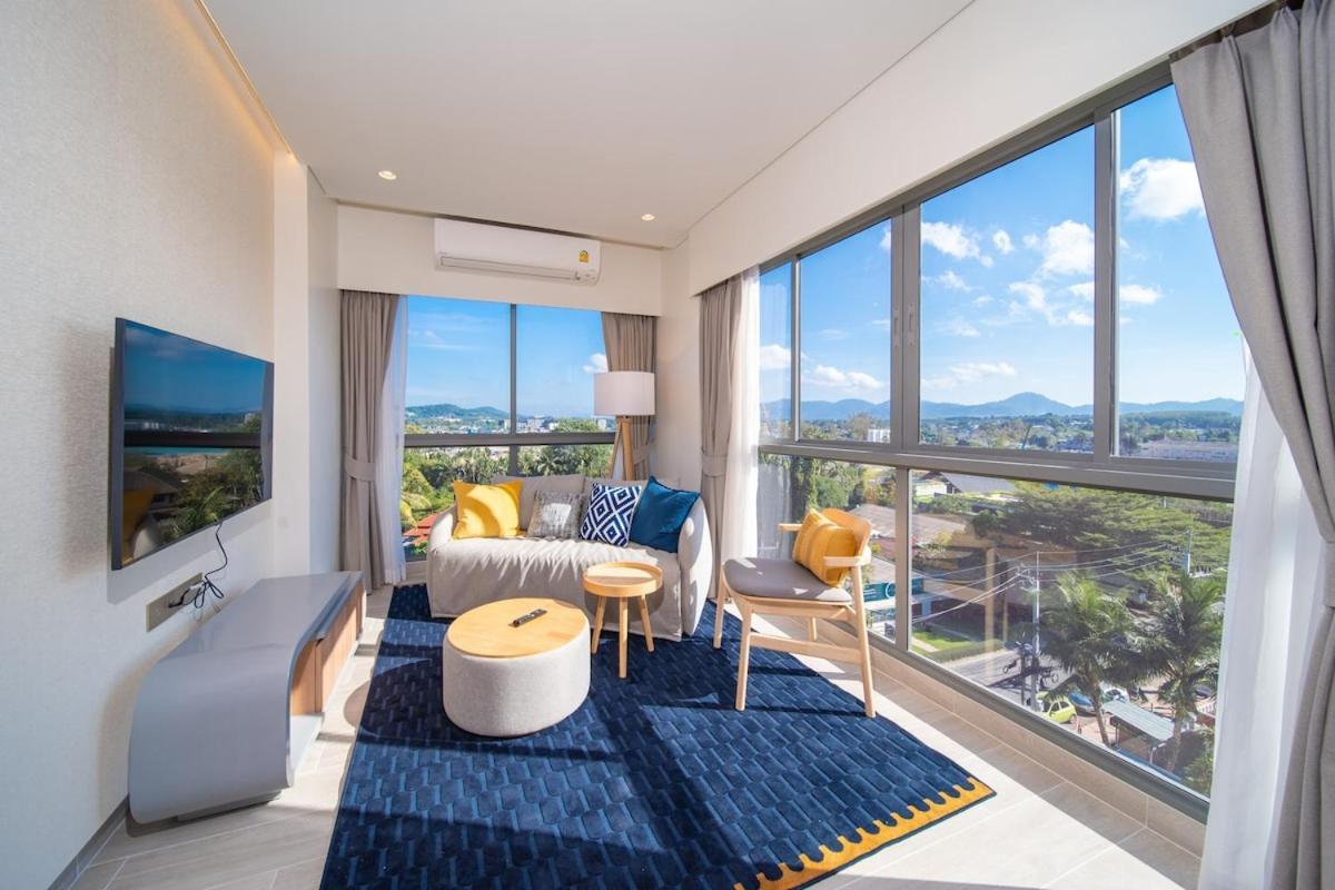 Floor 2bdr In Laguna Lakeside Apartment *