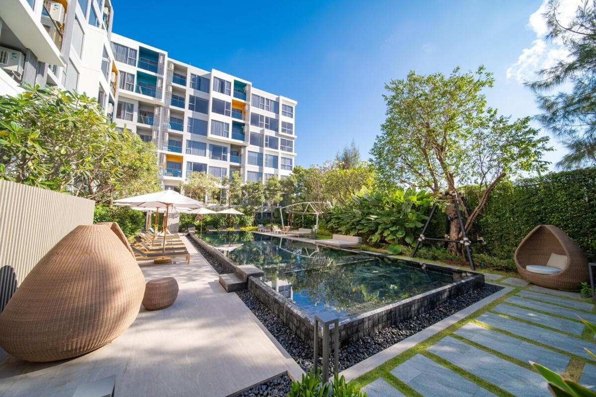 Floor 2bdr In Laguna Lakeside Apartment
