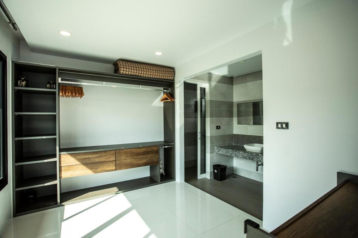 V70 Phuket Paradise Luxury 3 Bedroom Sea View Holiday home Ban Saiyuan