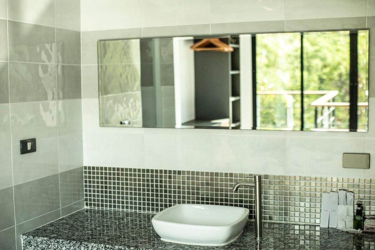 V70 Phuket Paradise Luxury 3 Bedroom Sea View *