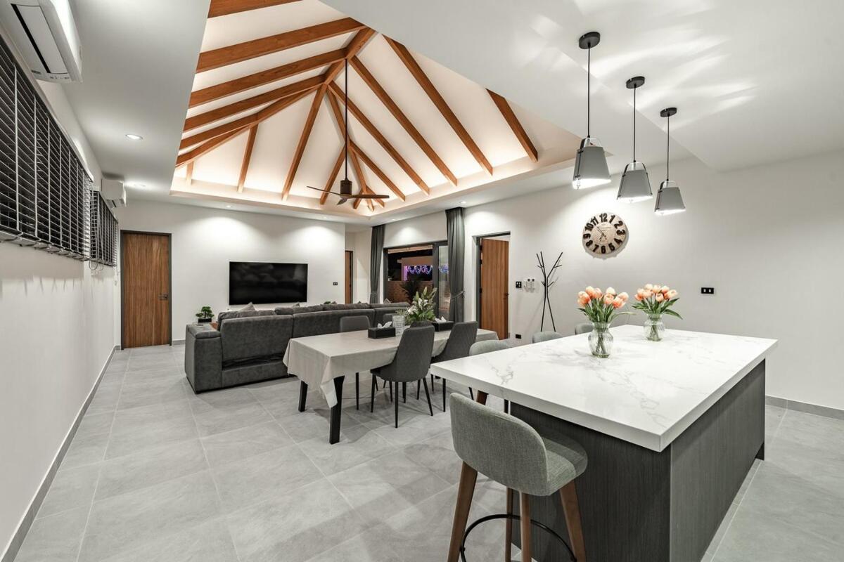 V162 Super Modern, Brand New, Beautiful Holiday home