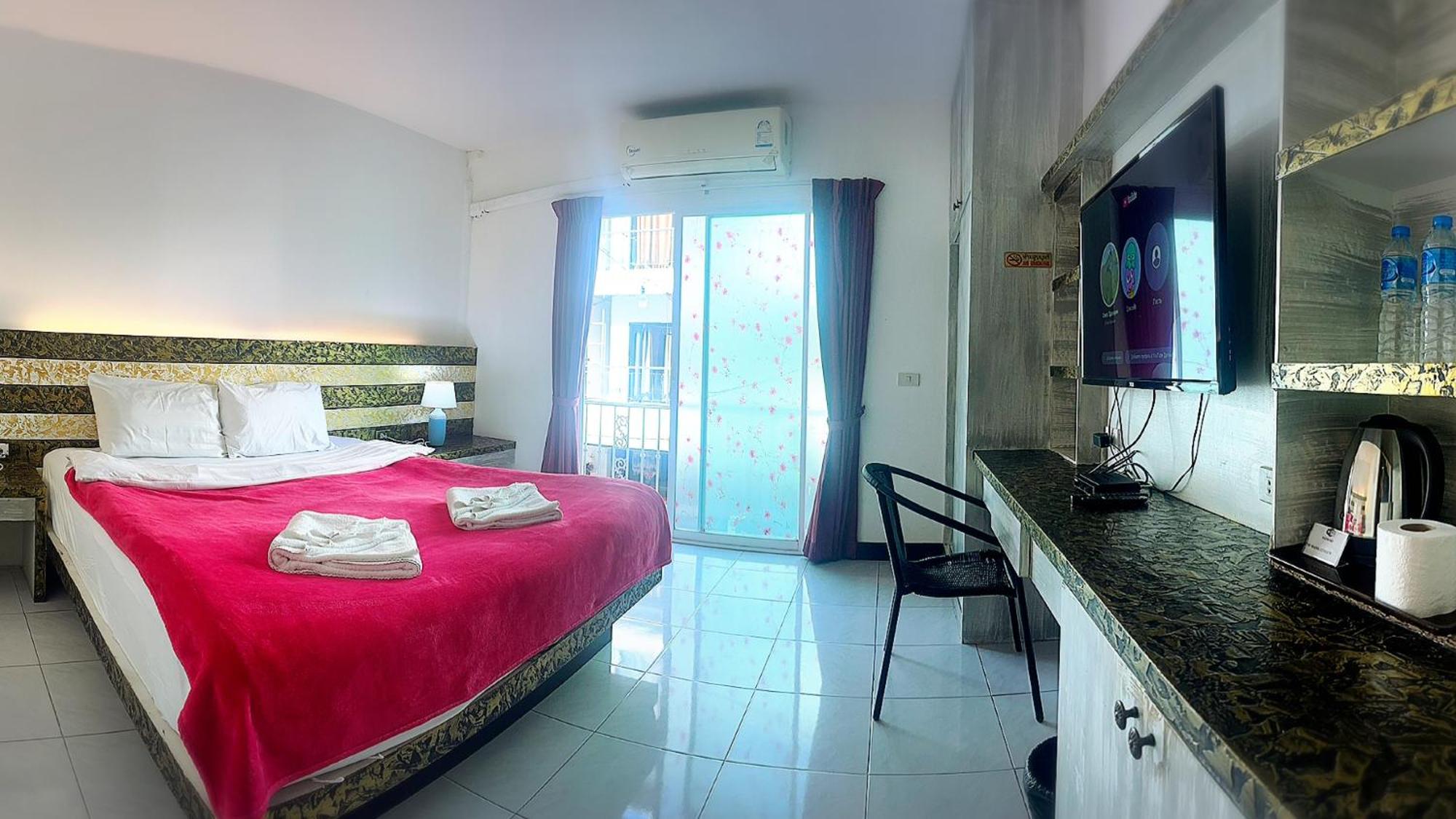 The Shades 50 Meter Front Guest house