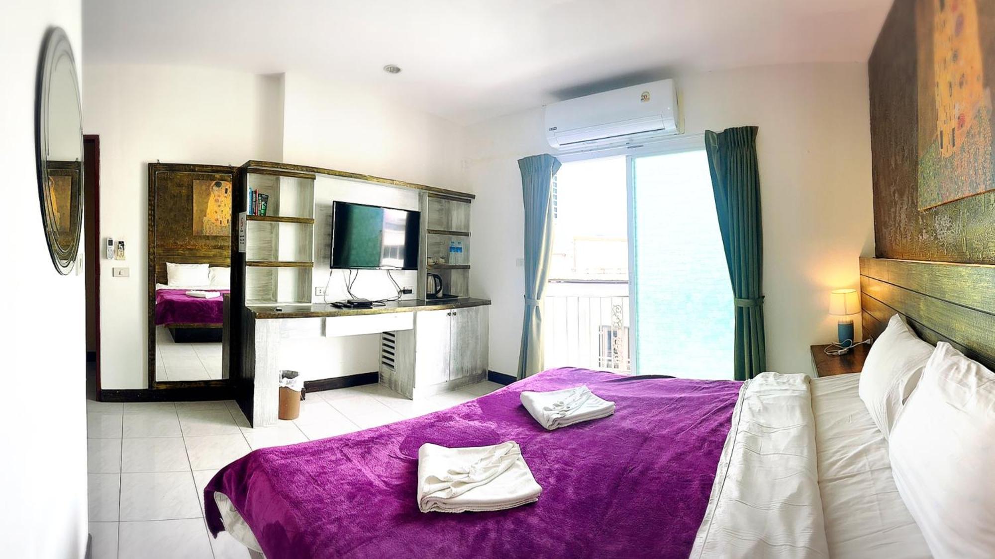The Shades 50 Meter Front Guest house Patong