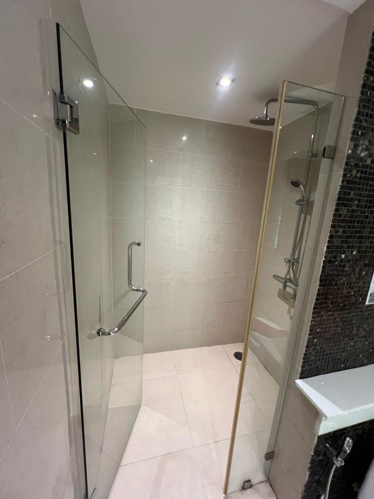 Apartment 2 Bedroom Luxury Condo, Patong