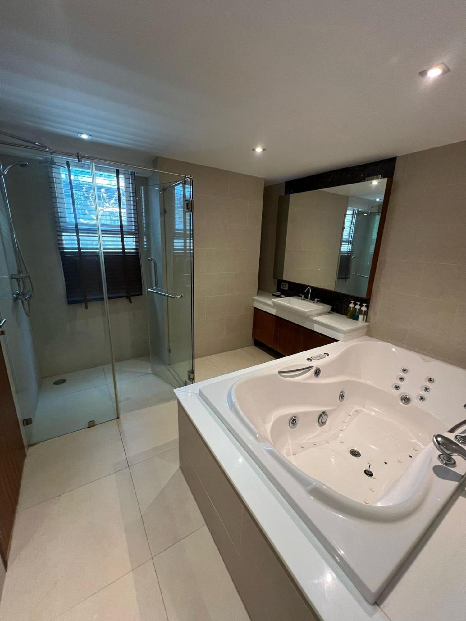 2 Bedroom Luxury Condo, Patong