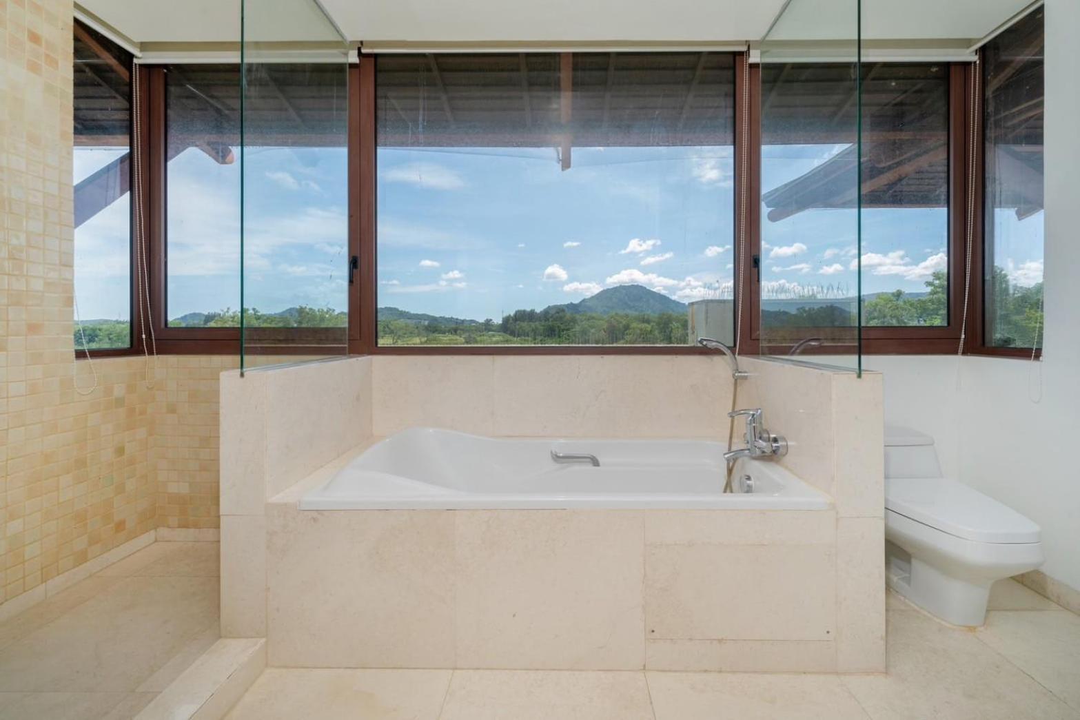Spacious 4bedroom Penthouse *