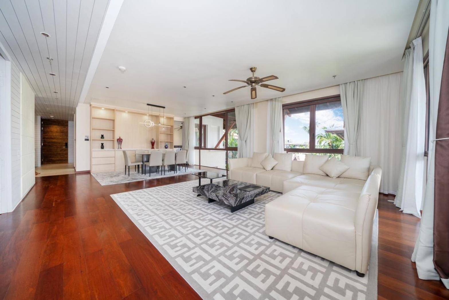 Spacious 4bedroom Penthouse Holiday home